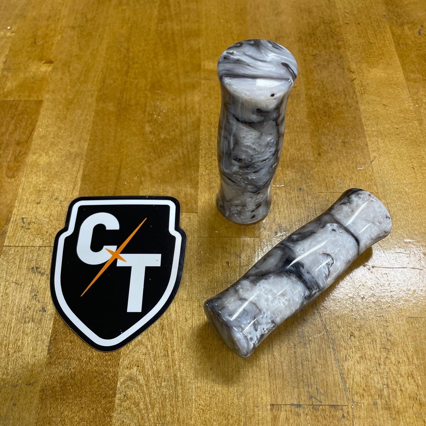 WHITE MARBLE ACRYLIC CONTOUR GRIP