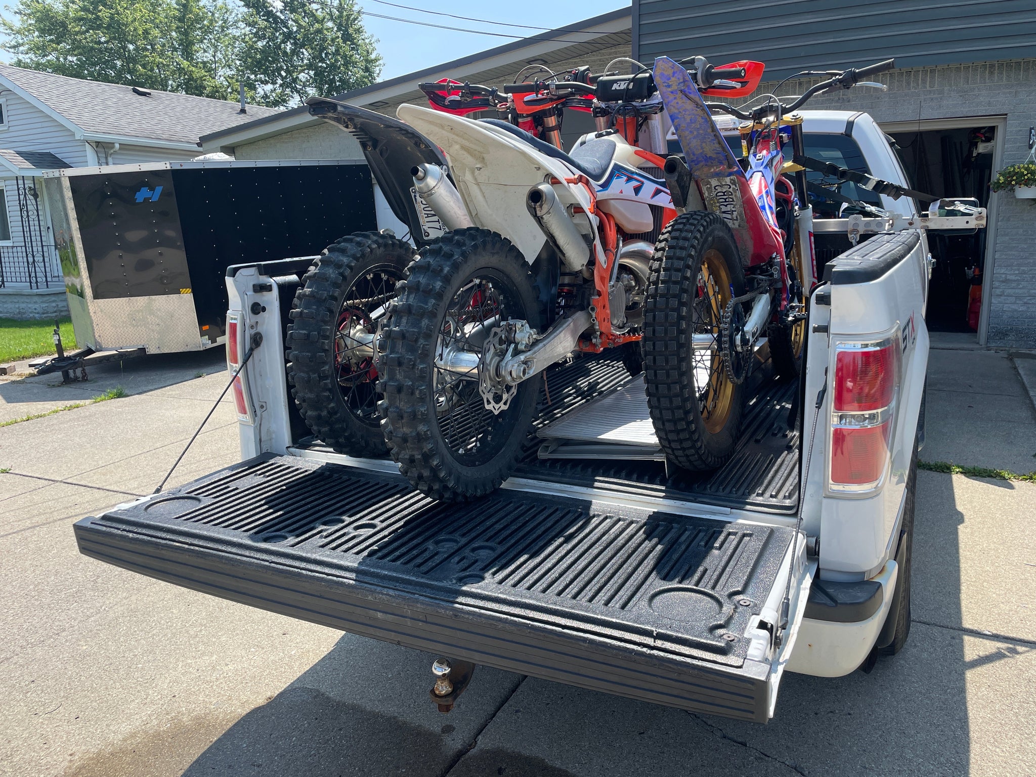 CTNEWMAN ENGINEERING Stainless steel truck bed motorcycle rack