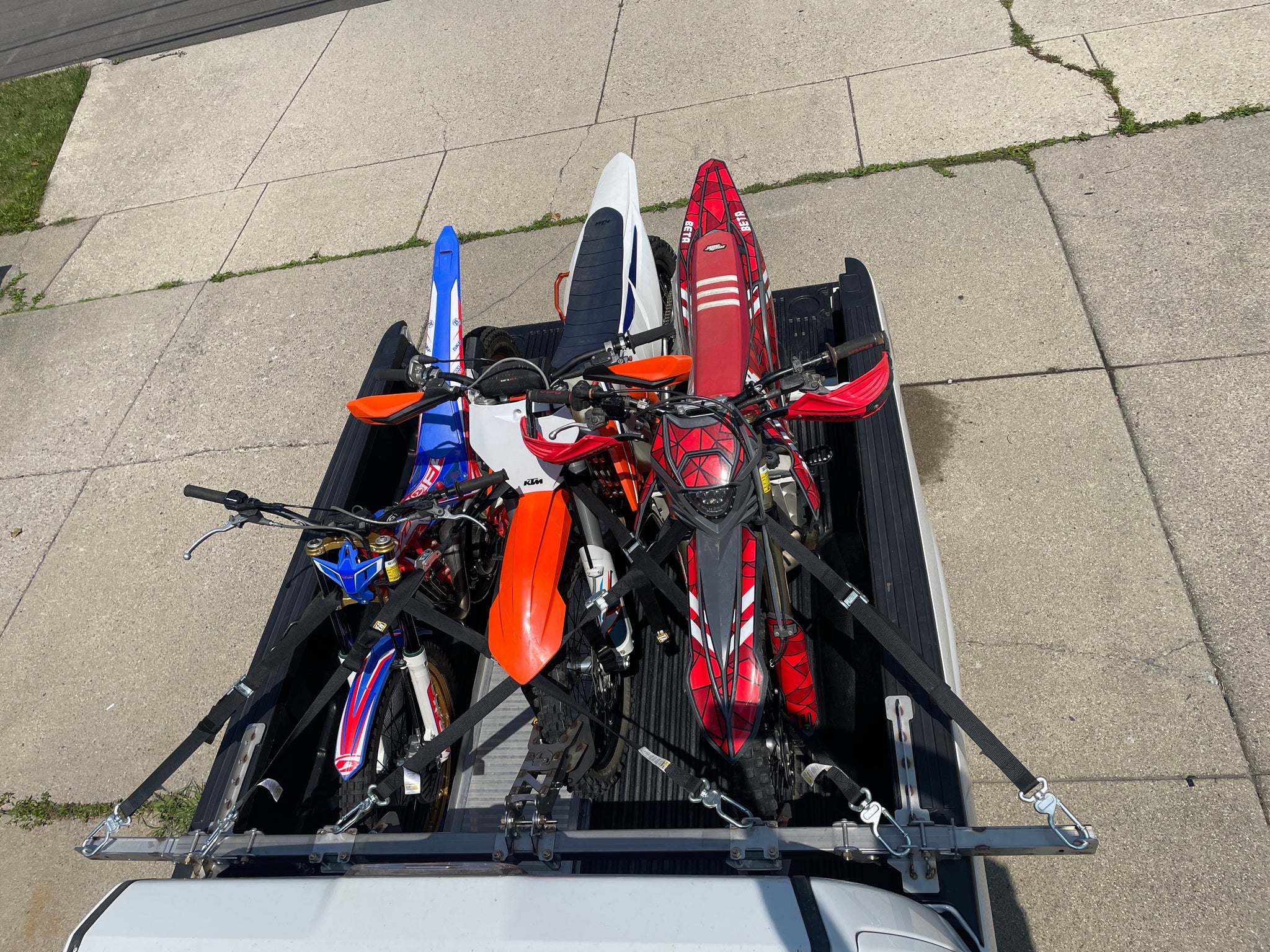 CTNEWMAN ENGINEERING Stainless steel truck bed motorcycle rack
