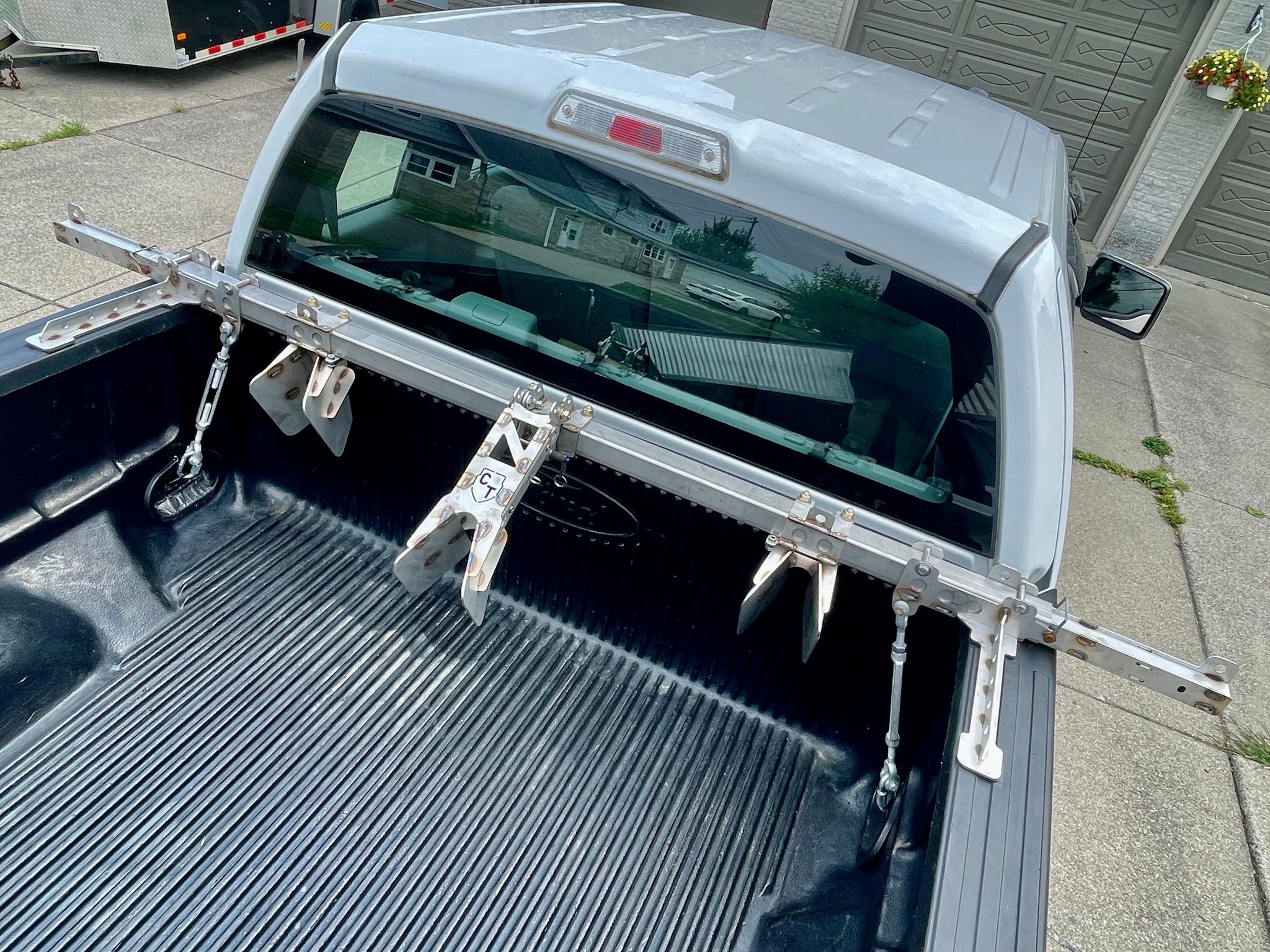 CTNEWMAN ENGINEERING Stainless steel truck bed motorcycle rack