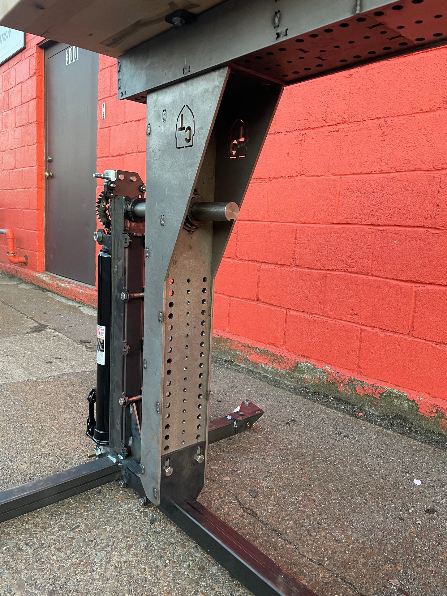 CTNEWMAN ENGINEERING FRAME JIG ROTISSERIE