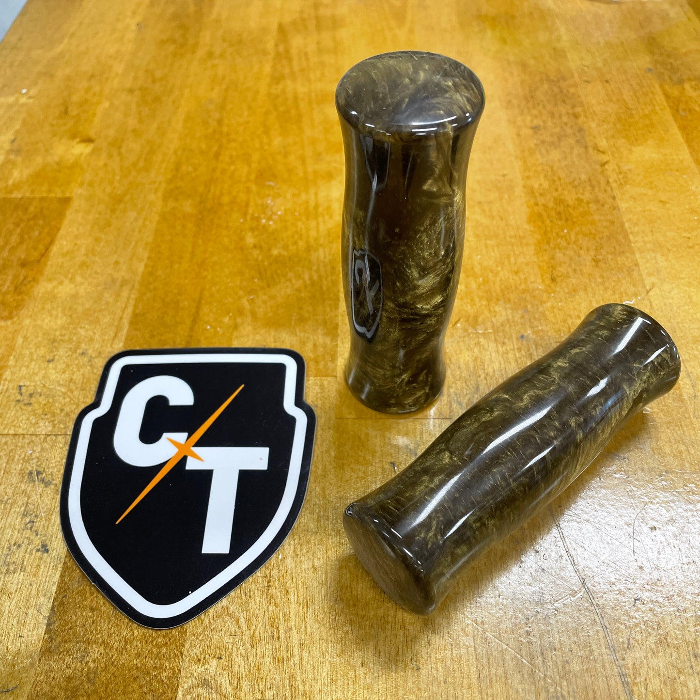 GOLD VINTAGE ACRYLIC CONTOUR GRIP