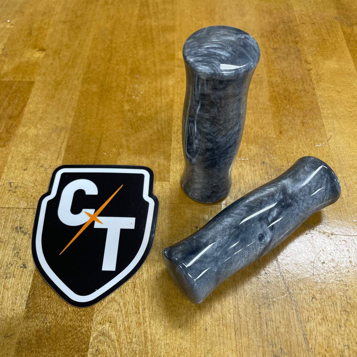 GRAYSCALE ACRYLIC CONTOUR GRIP