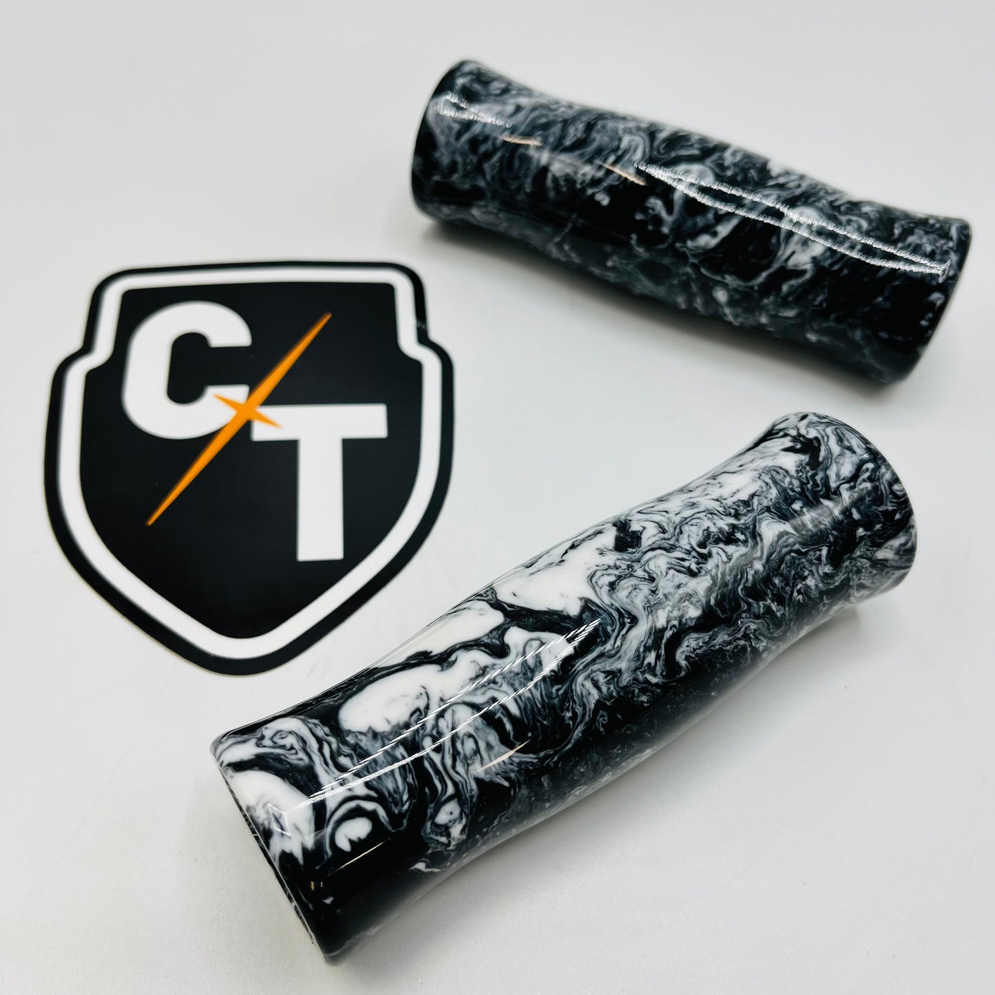 BLACK AND WHITE ACRYLIC CONTOUR GRIP