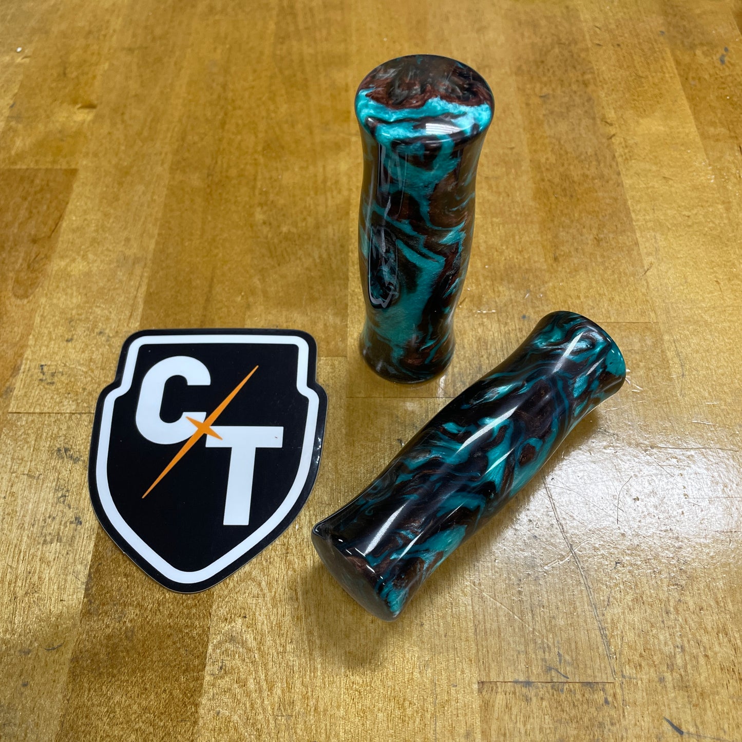 ANTIQUE TURQUOISE ACRYLIC CONTOUR GRIP